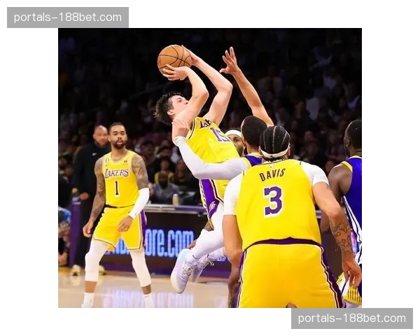 里夫斯场均23.5+4.7+5.5 从小镇梦想家到湖人关键拼图